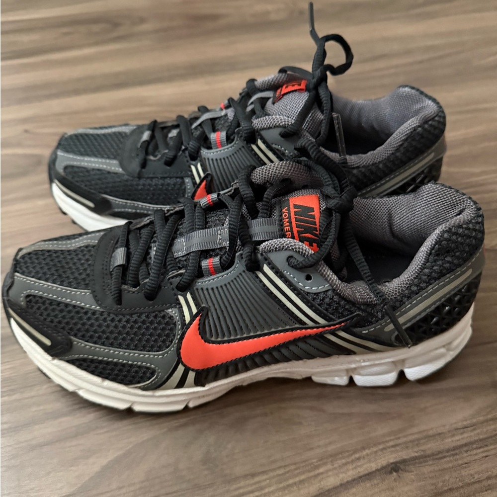 Nike Vomero 5 men’s 6/womens 7.5